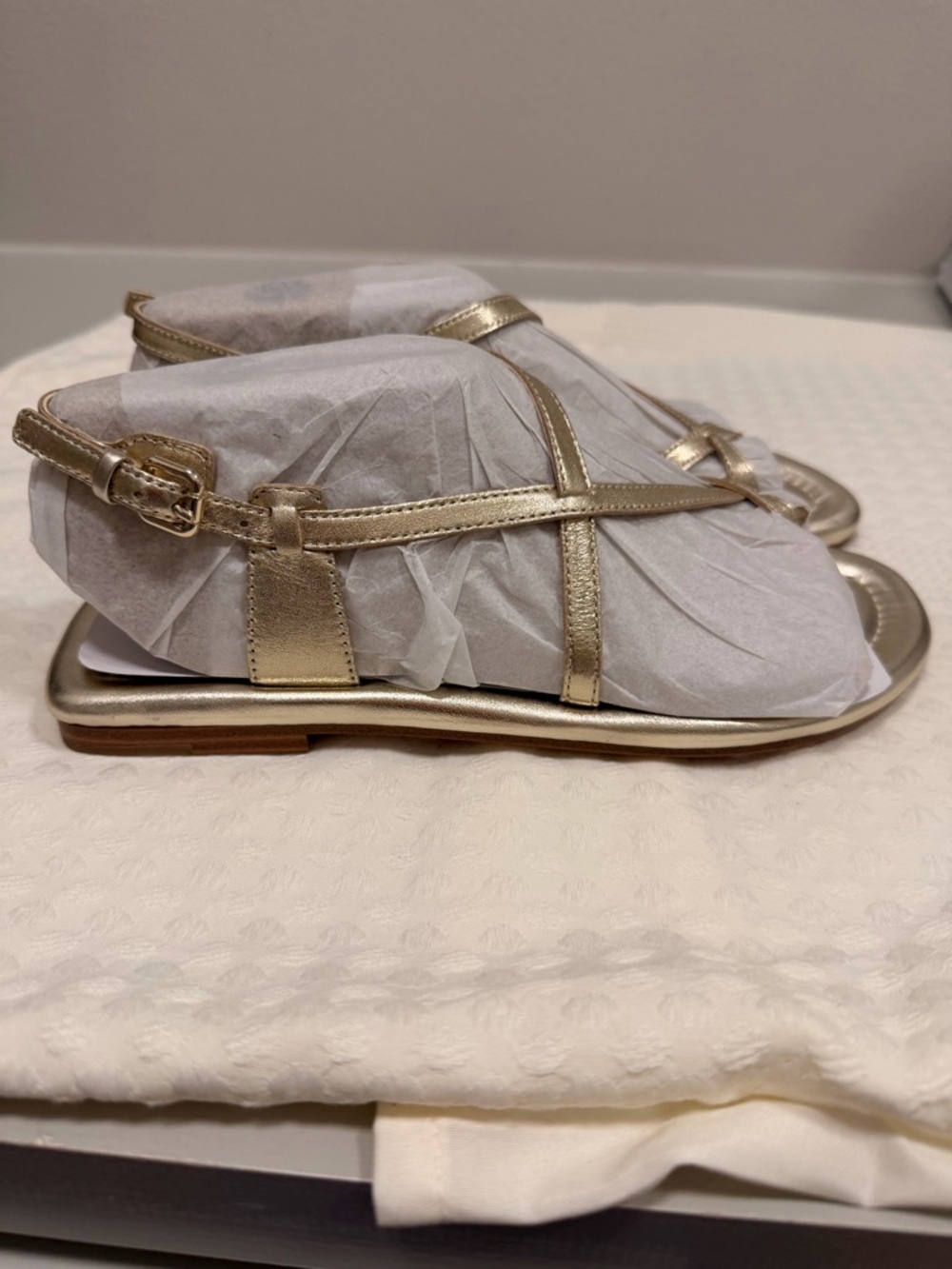 Marc Fisher Metallic Gold Strappy Sandals - NWOB - Picture 8 of 9